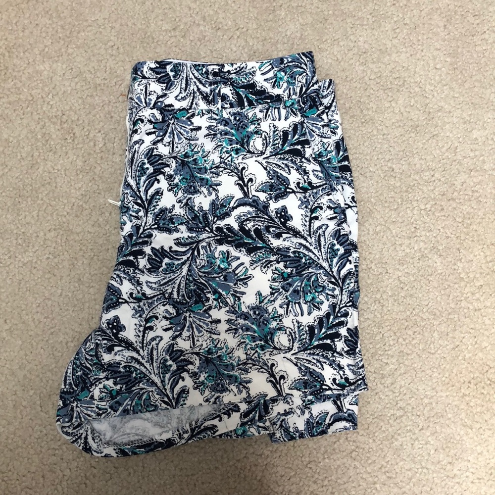 Patterned Shorts - Picture 2 of 3